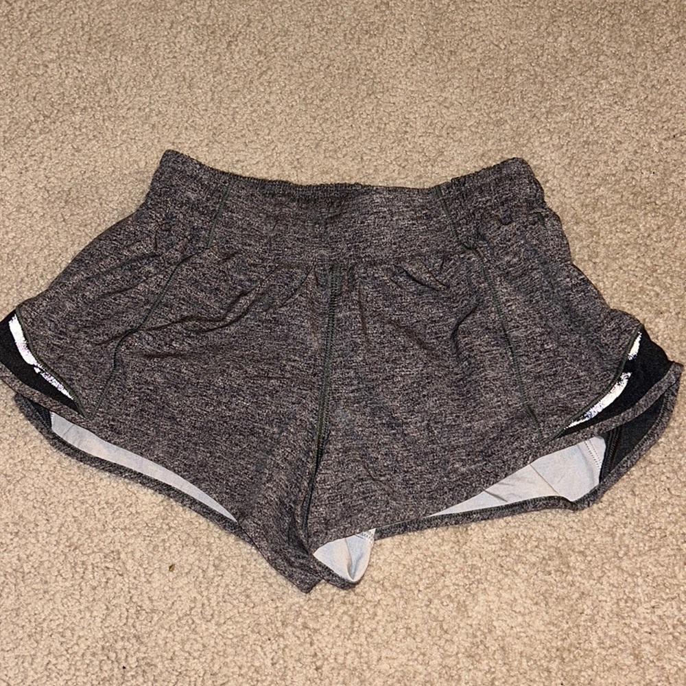 Lululemon Hotty-Hot Low Rise Lined Short 2.5